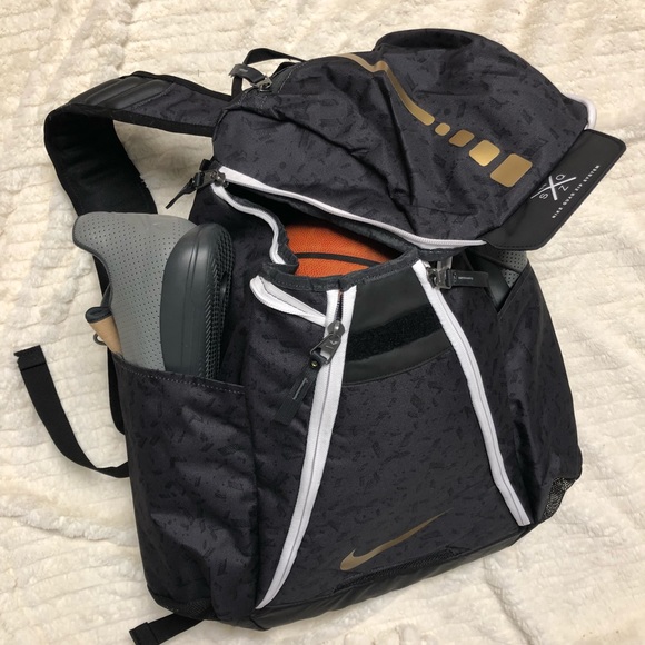 NWT🏀 NIKE ELITE HOOPS BACKPACK 🎒 LOTS OF STORAGE - Picture 7 of 8